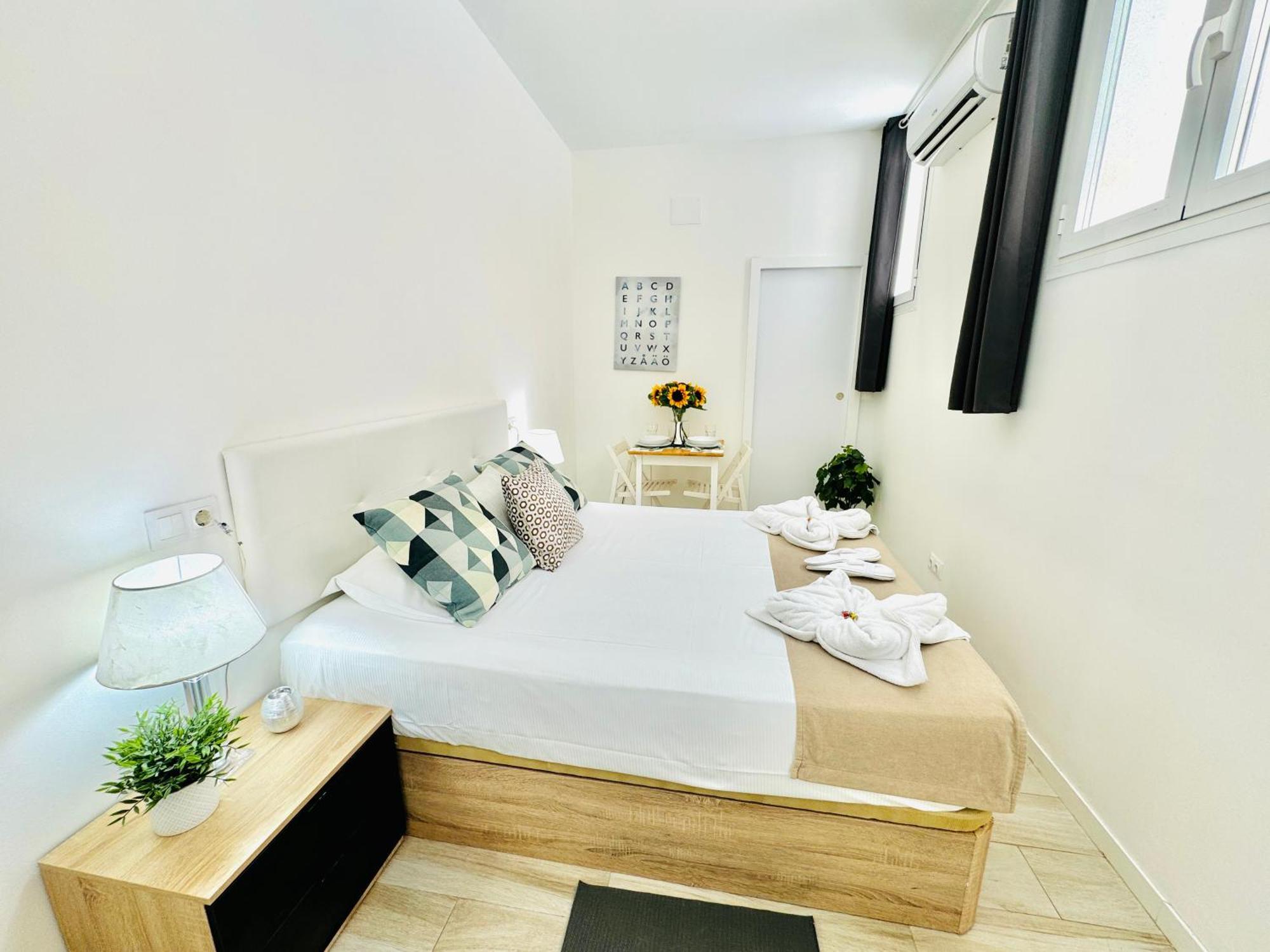 Cinco Torres Suites Madrid Exterior photo