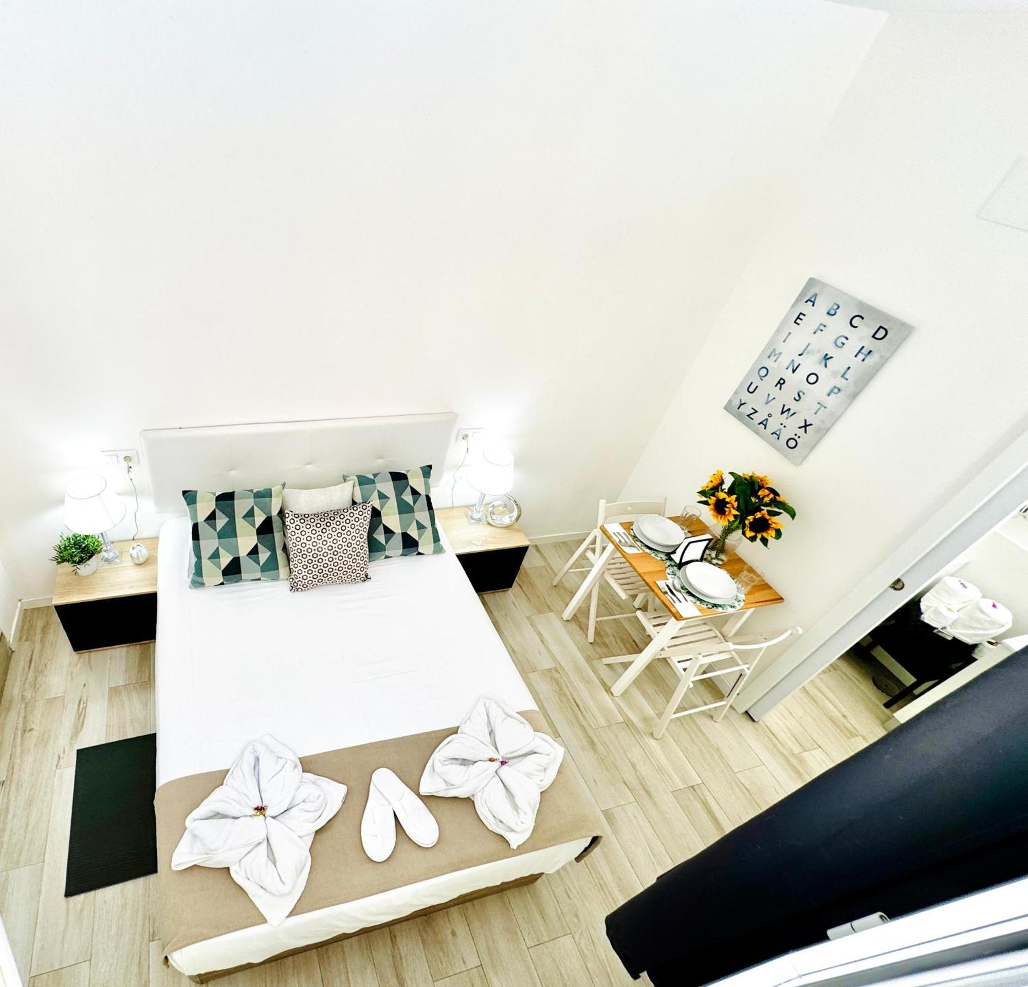 Cinco Torres Suites Madrid Exterior photo
