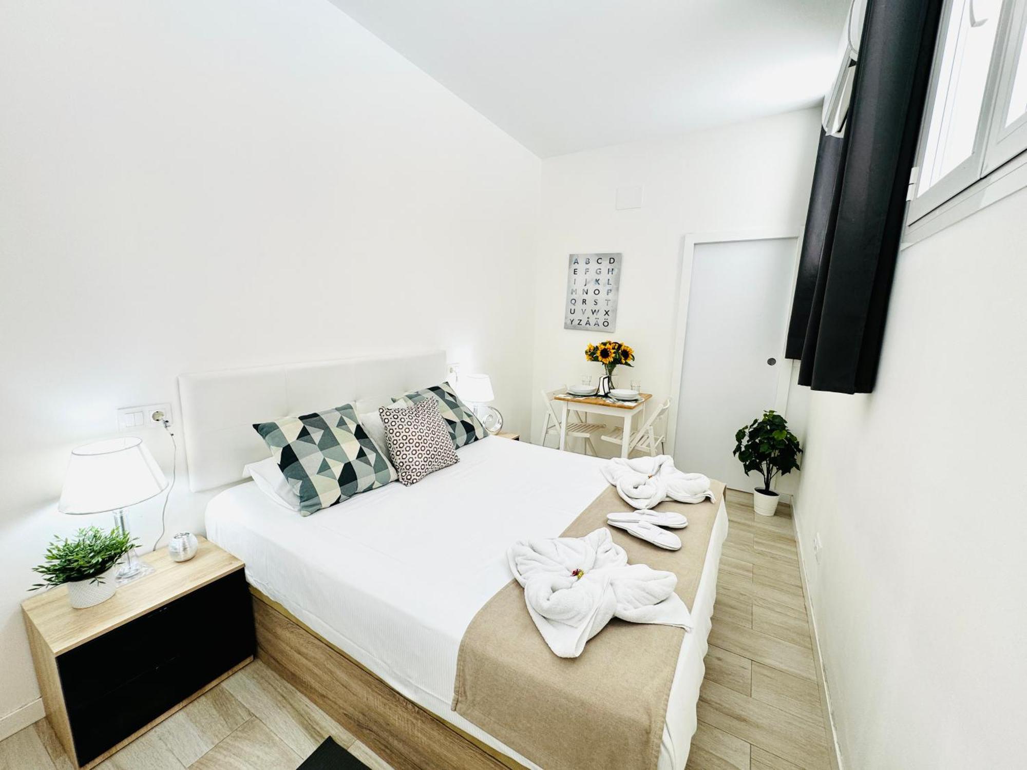 Cinco Torres Suites Madrid Exterior photo