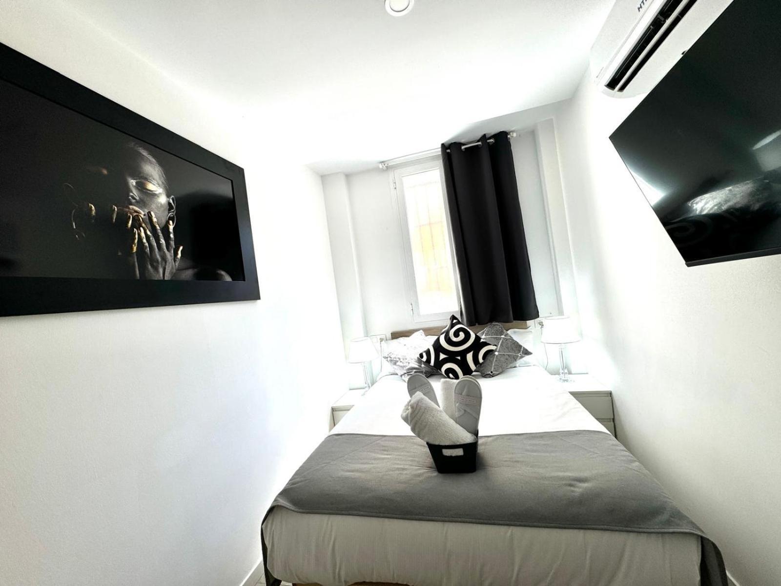 Cinco Torres Suites Madrid Exterior photo