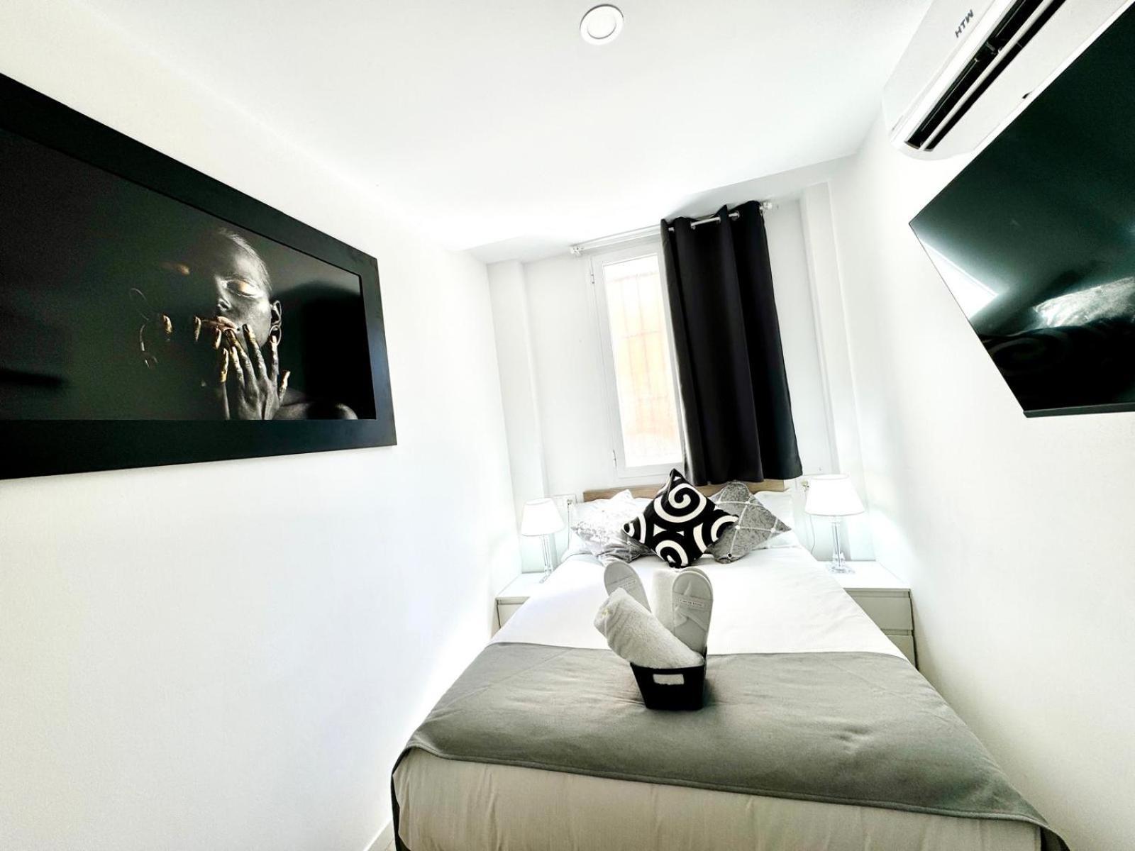 Cinco Torres Suites Madrid Exterior photo